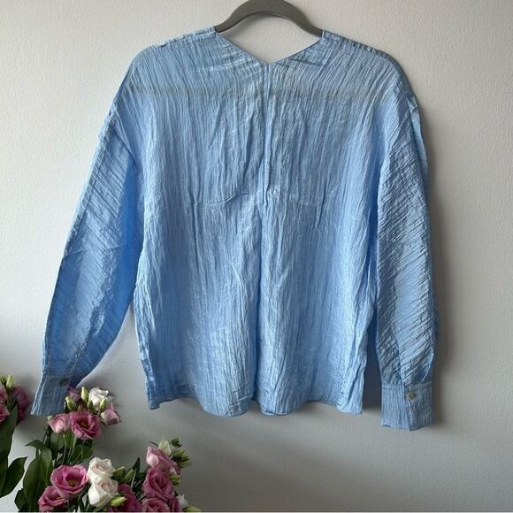 VINCE Double V-neck blouse in Cerulean blue - Picture 2 of 8